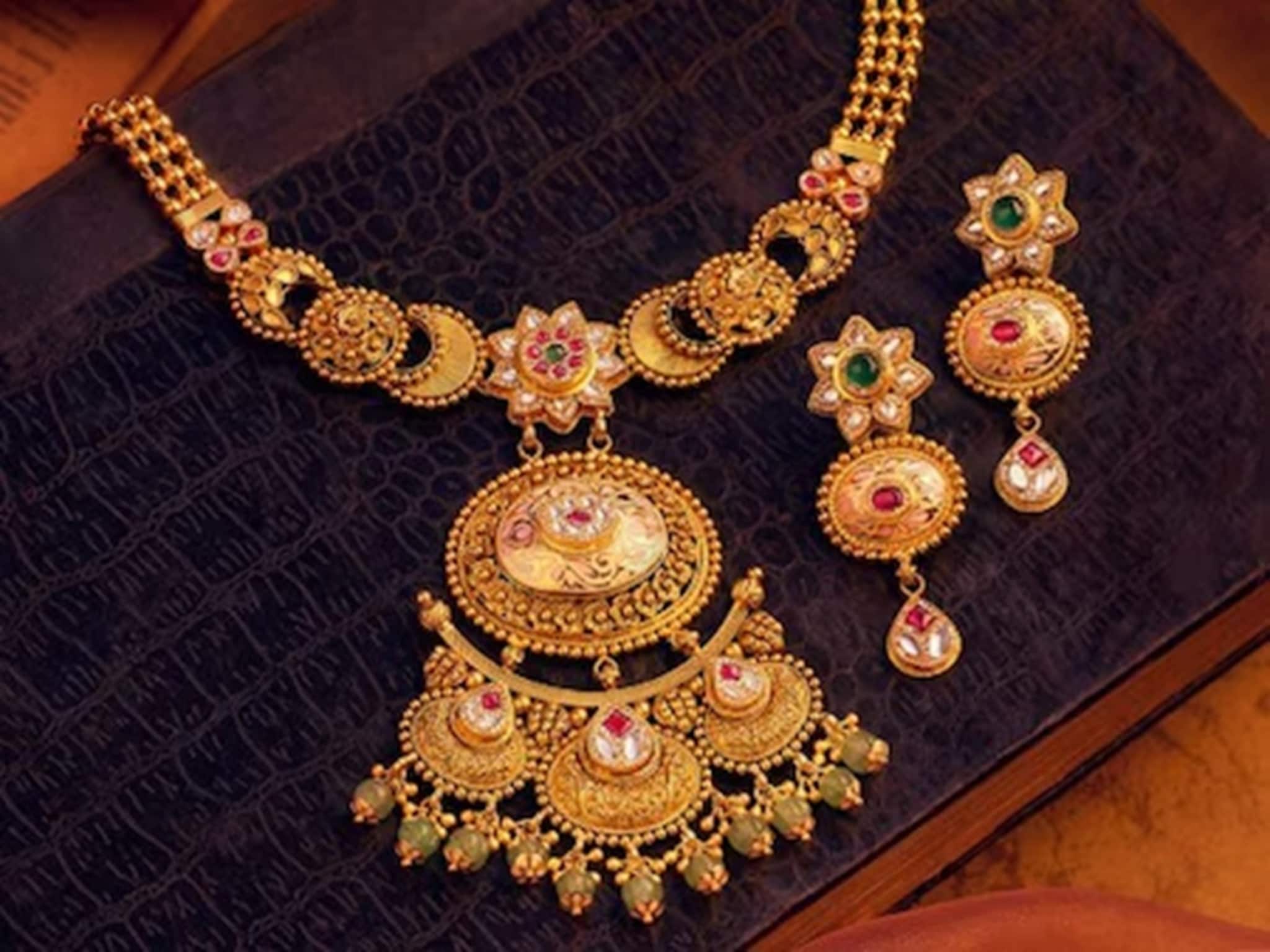Record Gold Price: সোনার দাম রেকর্ড গতিতে বাড়ছে, ৩৫ বছরে কত বেড়েছে? এক কেজিতে একটি ল্যান্ডরোভার কেনা যায়