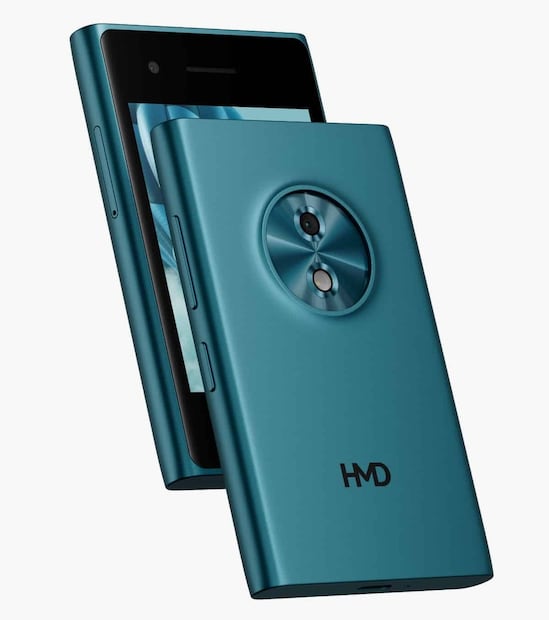 HMD Touch 4G-র পিছনে একটি বৃত্তাকার ক্যামেরা মডিউল এবং নীচে HMD লোগো রয়েছে। এটিতে একটি ধাতব ইউনিবডি ফিনিশ রয়েছে, এর ডায়মেনশন মাত্র ১০.৮৫ মিমি এবং ওজন ১০০ গ্রাম।