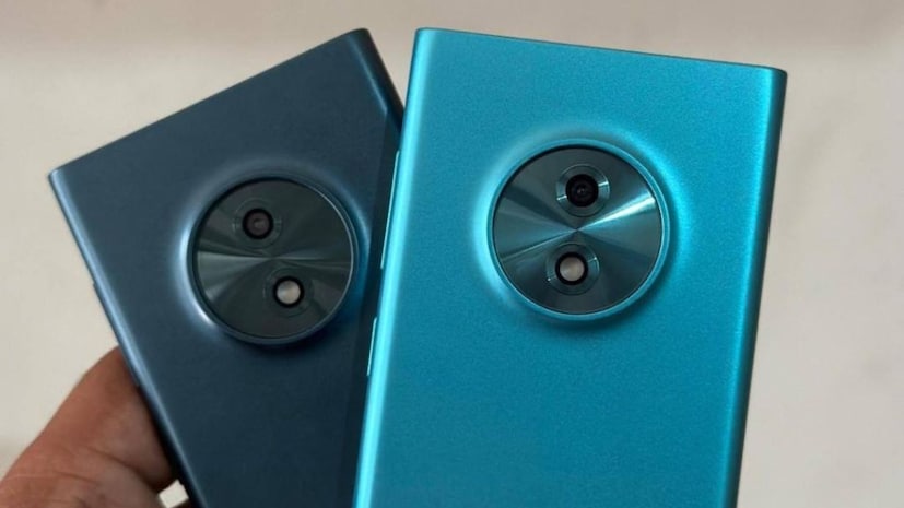 HMD Touch 4G-র পিছনে একটি ২-মেগাপিক্সেল প্রাথমিক ক্যামেরা রয়েছে যার সঙ্গে একটি LED ফ্ল্যাশ রয়েছে। সেলফি এবং ভিডিও কলিংয়ের জন্য একটি ০.৩-মেগাপিক্সেল ফ্রন্ট ক্যামেরা রয়েছে।