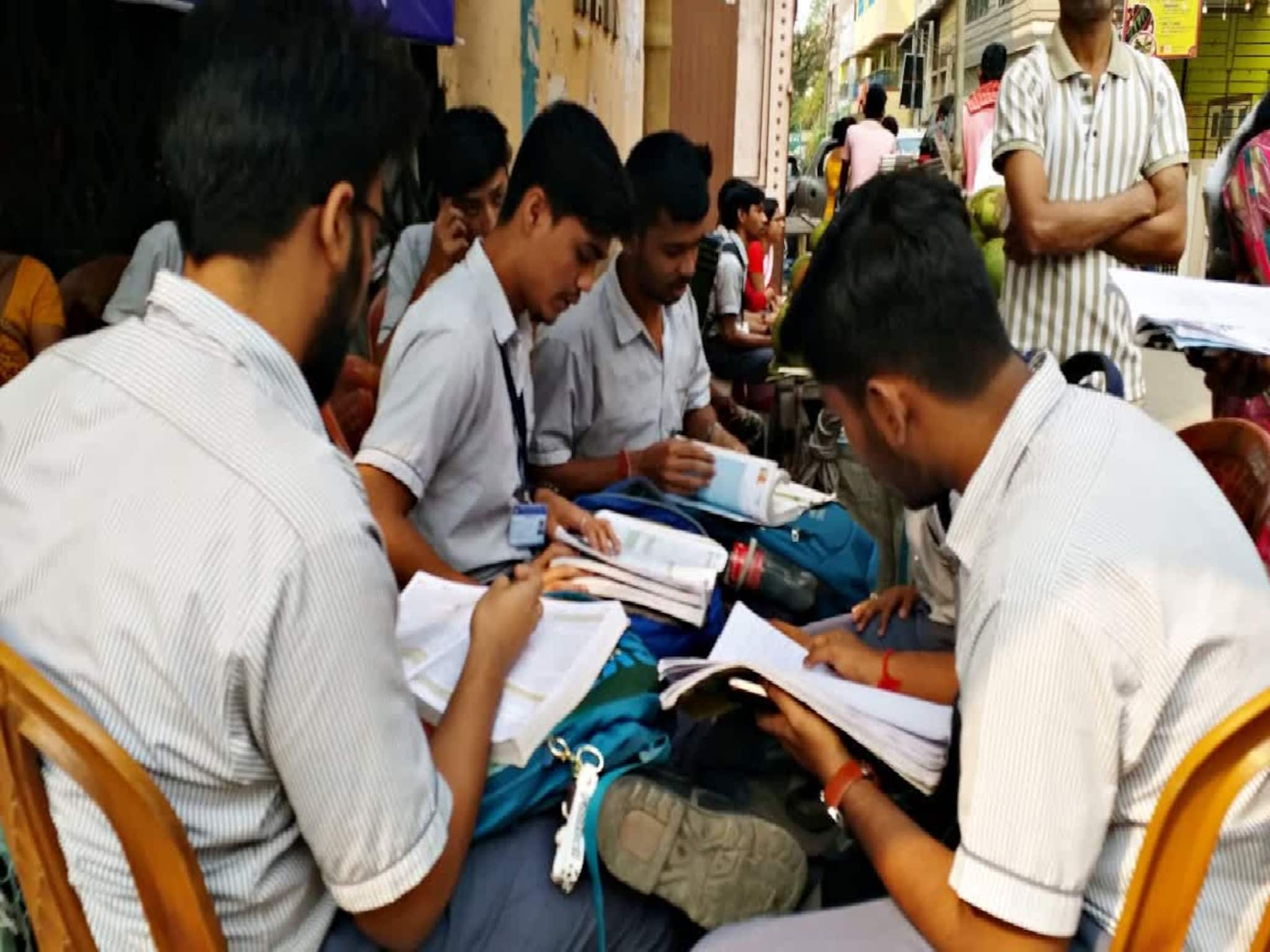 HS 3rd Semester Toppers List: উচ্চ মাধ্যমিক তৃতীয় সেমিস্টারের মেধাতালিকায় ৬৯ জন, যুগ্ম প্রথম কারা? ছাত্রীদের প্রথম কে? দেখুন টপার্স লিস্ট