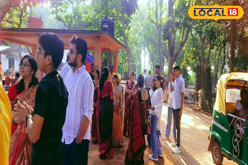 দক্ষিণবঙ্গের ইতিহাসের সঙ্গে ব্যাপক ভাবে জড়িয়ে রয়েছে এই শ্যামরূপা মন্দির। কিন্তু বছর দশেক আগেও তা ছিল গভীর গড় জঙ্গলে মধ্যে থাকা এক ছোট্ট মন্দির। যেখানে দিনের বেলাতেও মানুষ যেতে ভয় পেতেন। রাস্তাঘাট তো দূরের কথা, আলো, জলের ব্যবস্থাটুকু ছিল না। সেই জঙ্গলে ঘেরা নির্জন মন্দির চত্বরই এখন সর্বক্ষণ গমগম করছে। শ্যামরূপা মন্দির সত্যিই যেন প্রকৃতির সিদ্ধপীঠ হয়ে উঠেছে।