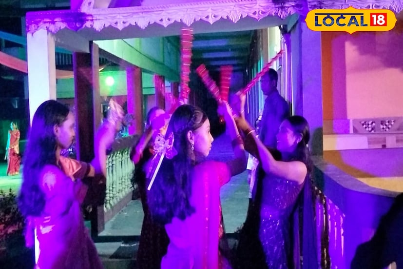 নবরাত্রি উৎসব পালন হয় প্রথমা থেকেই। সাধারণত অবাঙালিরা বেশি এই পুজোর আয়োজন করে। তবে বর্তমানে বাঙালিদেরও দেখা যাচ্ছে নবরাত্রি পালন করতে। নয় দিন ধরে দেবীর নয় রূপের পুজো হয়। শুরু হয় দেবীর শৈলপুত্রী রূপের পুজো দিয়ে। শেষ হয় সিদ্ধিদাত্রীর পুজো করে।