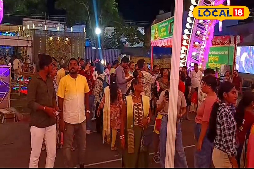 এছাড়াও ইছাপুর আনন্দমঠ কেন্দ্রীয় সার্বজনীন দুর্গোৎসব কমিটি ৭৫ তম বর্ষে “আশার প্রদীপ” থিমে মণ্ডপ সাজিয়েছে। প্রায় ১০ হাজার প্রদীপের আলোয় আলোকিত হয়েছে গোটা মণ্ডপ। মহকুমার একাধিক জায়গায় এভাবে অভিনব ভাবনায় মণ্ডপসজ্জা হওয়ায় পূজোপ্রেমীদের ঢল নামছে প্রতিদিন। নিরাপত্তা ও যান চলাচল স্বাভাবিক রাখতে পুলিশের তরফ থেকেও চলছে কড়া নজরদারি, যাতে প্রত্যেক দর্শনার্থী নির্বিঘ্নে দুর্গাদর্শন করতে পারেন