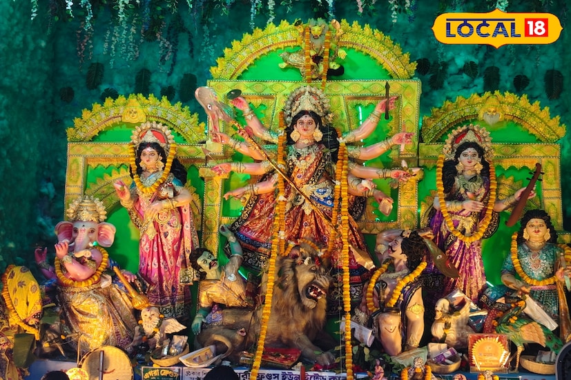 ক্লাবের অন্যতম জয়ন্ত সাউ বলেন, “আমরা বিশ্বাস করি, পরিবেশ রক্ষায় প্রথম দায়িত্ব আমাদেরই। তাই এবারে পুজোর মাধ্যমে পাড়ার মানুষকে সবুজের গুরুত্ব বোঝাতে চাই। প্রত্যেককে অন্তত একটি করে গাছ লাগাতে উৎসাহ দিচ্ছি। আমাদের কাছে পুজো মানে কেবল আনন্দ নয়, দায়িত্বও। এই মণ্ডপ সেই দায়িত্বের প্রতীক হয়ে উঠুক।” (তথ্য ও ছবি : মদন মাইতি)