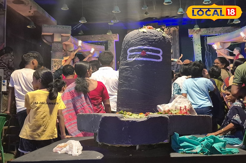 ঝাড়গ্রামের ইয়ং ইলেভেন ক্লাবের দুর্গাপূজা এই বছর ৬৪ তম বর্ষে পদার্পণ করল। পুজোর থিম 'তপস্যা গর্ভগৃহ। 'এই থিমের মাধ্যমে ফুটিয়ে তোলা হয়েছে প্রাচীন ঋষির ছবি।