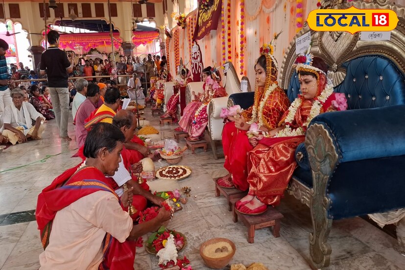 দুর্গাপুজোর অন্যতম অঙ্গ কুমারী পুজো। রীতি মেনে নবমীর দিন কুমারী পুজো হয় বর্ধমানের অধিষ্ঠাত্রী দেবী সর্বমঙ্গলা মন্দিরে। রীতি মেনেই নবমীর দিন ৯ কুমারীকে দেবী দুর্গার নয় রূপে পুজো করা হয়। ১৬ বছর পর্যন্ত বয়সী নাবালিকাদের দেবী দুর্গার বিভিন্ন রূপে পুজো করার রীতি সর্বমঙ্গলা মন্দিরে।(চিত্র ও তথ্য সূত্র: সায়নী সরকার)