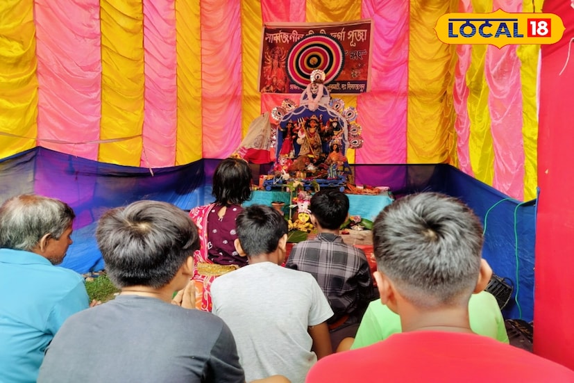 শুধুমাত্র প্রতিমা তৈরি করা নয়, দুর্গাপুজোর পাঁচ দিন সমস্ত রীতিনীতি মেনেই বিগত ৩ বছর ধরে পুজো করে আসছে এই ক্ষুদে পড়ুয়ারা। তাঁরা নিজেরাই টাকা জমিয়ে প্যান্ডেল এবং প্রতিমার খরচ তুলছে। সুস্মিতা গোস্বামী 