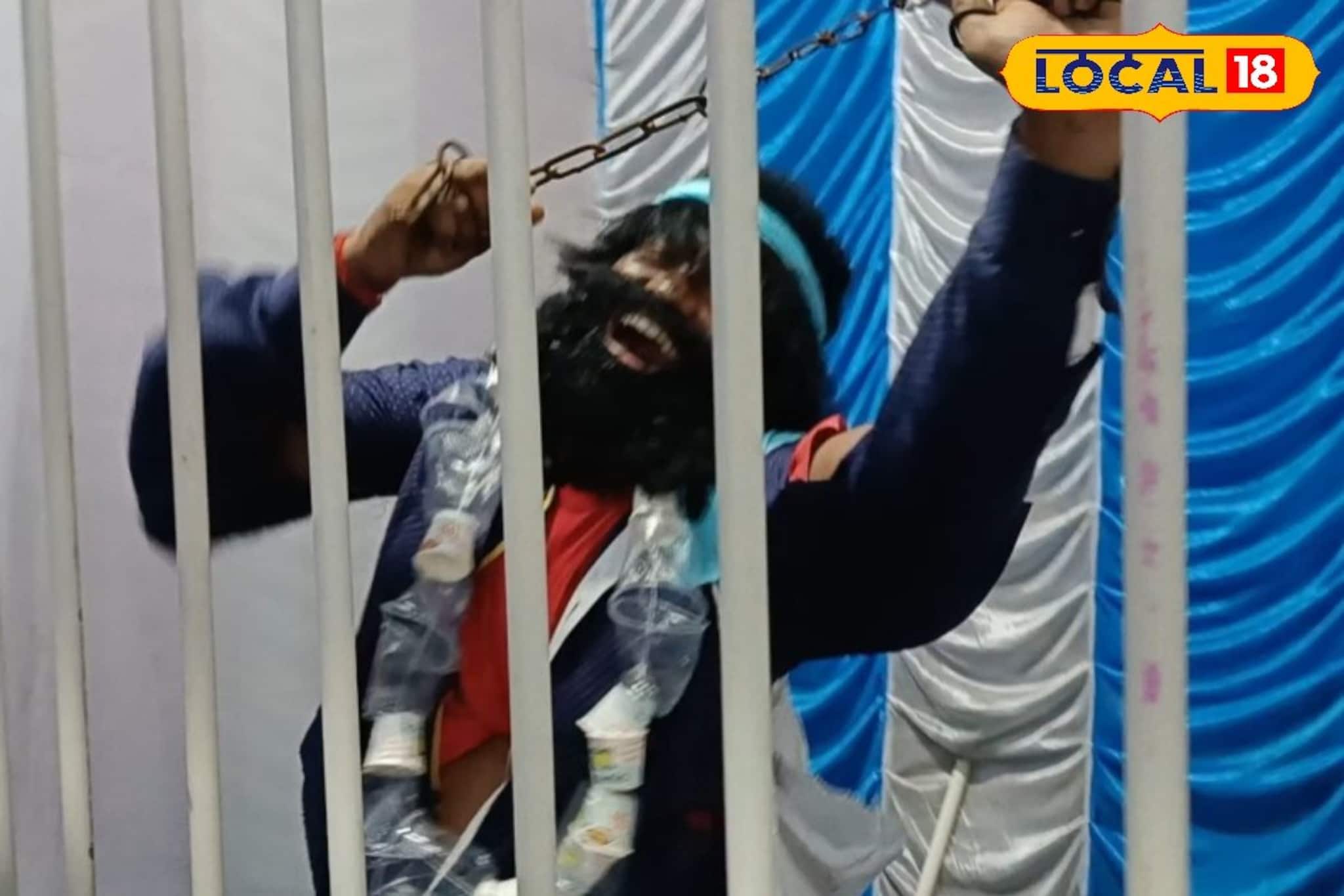 আনন্দের মাঝেই মানবিক বার্তা! বসিরহাটে পুজোর থিমে মানসিক রোগীদের জীবন