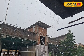 নবমীর দুপুরেই তুমুল ঝড়বৃষ্টি! রাস্তায় বিরাট ধস, সেবকের কাছে আটকে যানবাহন