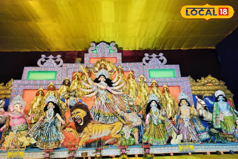 তবে দেবীদুর্গার রূপ হবে একেবারেই আলাদা-বিশ্বরূপে দেবী। শিল্পী ও উদ্যোক্তাদের কল্পনাশক্তি মিলিয়ে মা দুর্গা সেজে উঠবেন অনন্য শোভায়। প্রতিমায় থাকছে সাবেকিআনার সাজ। সুস্মিতা গোস্বামী 