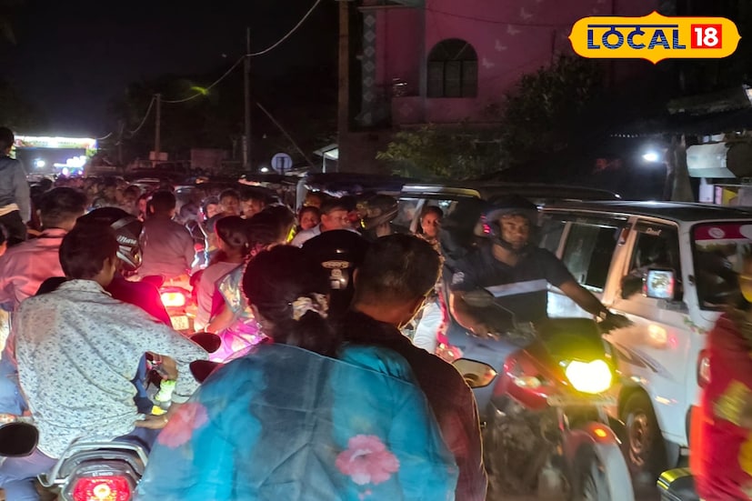 দর্শনার্থীদের প্রচণ্ড ভিড় সামলাতে প্রশাসনকে কার্যত হিমশিম খেতে হচ্ছে। ভিড় নিয়ন্ত্রণে রাখতে পুলিশকে বিশেষ ব্যবস্থা নিতে হয়েছে। গুরুত্বপূর্ণ রাজ্য সড়কগুলিতে ট্রাফিক নিয়ন্ত্রণে অতিরিক্ত পুলিশ মোতায়েন করা হয়েছে।