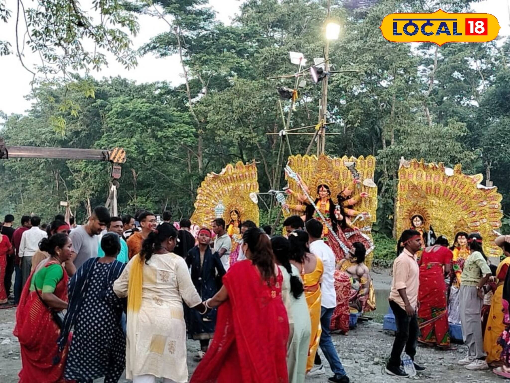 Durga Puja 2025: দশমীর দিন থেকেই শুরু...নদীর পাড়ে বসবে মেলা! মাদারিহাটে বিসর্জন মেলার উৎসব ঘিরে প্রবল ভিড়