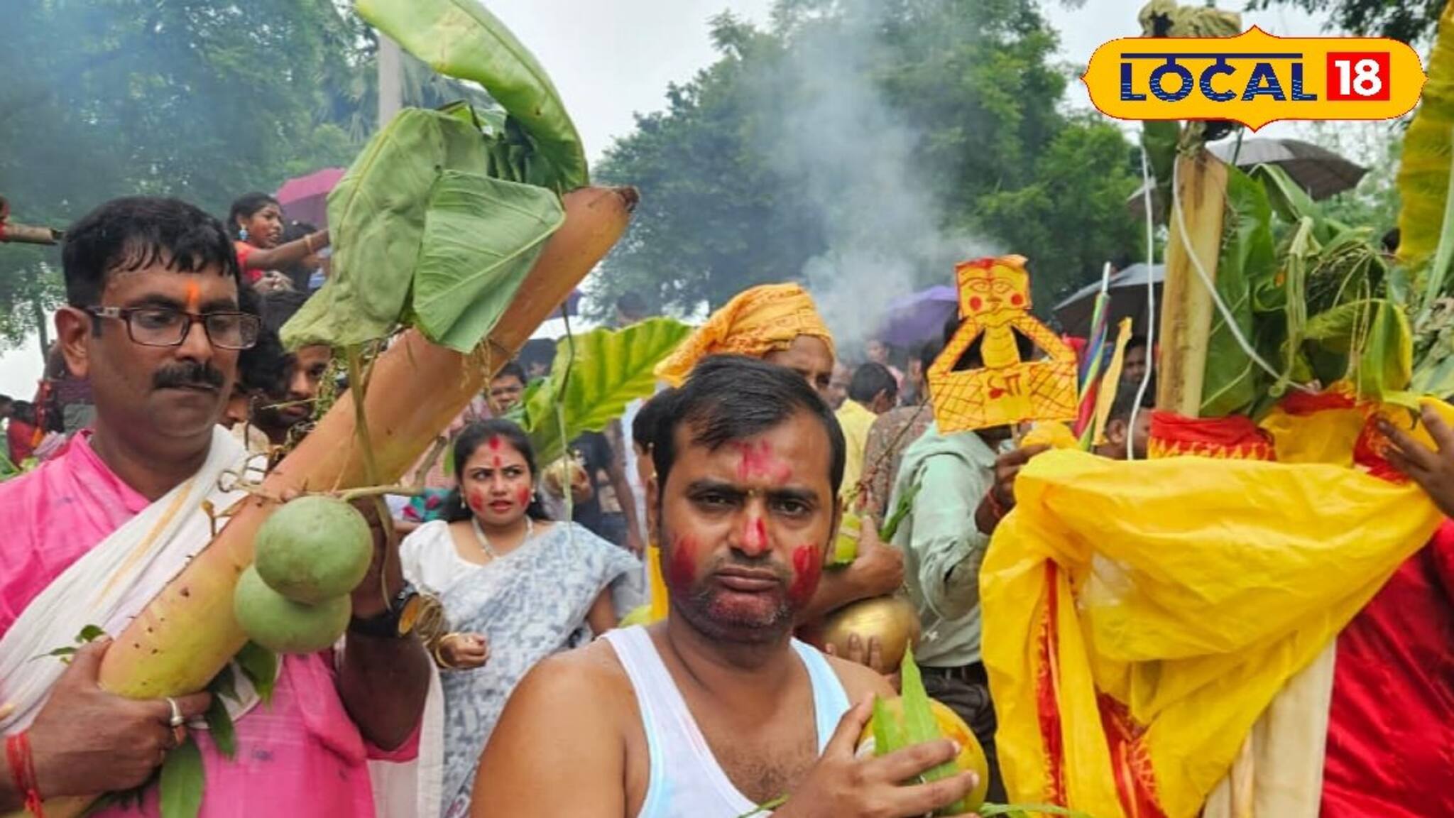 দশমীতে একসঙ্গে গ্রামের সকল ঘট বিসর্জন! আর তা দেখতে ভিড় উপচে পড়ছে এই এলাকায়