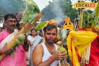 দশমীতে একসঙ্গে গ্রামের সকল ঘট বিসর্জন! আর তা দেখতে ভিড় উপচে পড়ছে এই এলাকায়