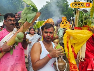 দশমীতে একসঙ্গে গ্রামের সকল ঘট বিসর্জন! আর তা দেখতে ভিড় উপচে পড়ছে এই এলাকায়