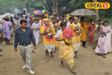 দশমীতে একসঙ্গে গ্রামের সকল ঘট বিসর্জন! আর তা দেখতে ভিড় উপচে পড়ছে এই এলাকায়