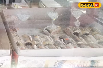 বিজয়া দশমীতে মিষ্টিমুখের পালা, মিষ্টির দোকানে উপচে পড়া ভিড় বিজয়া দশমীতে মিষ্টিমুখের পালা, মিষ্টির দোকানে উপচে পড়া ভিড়
