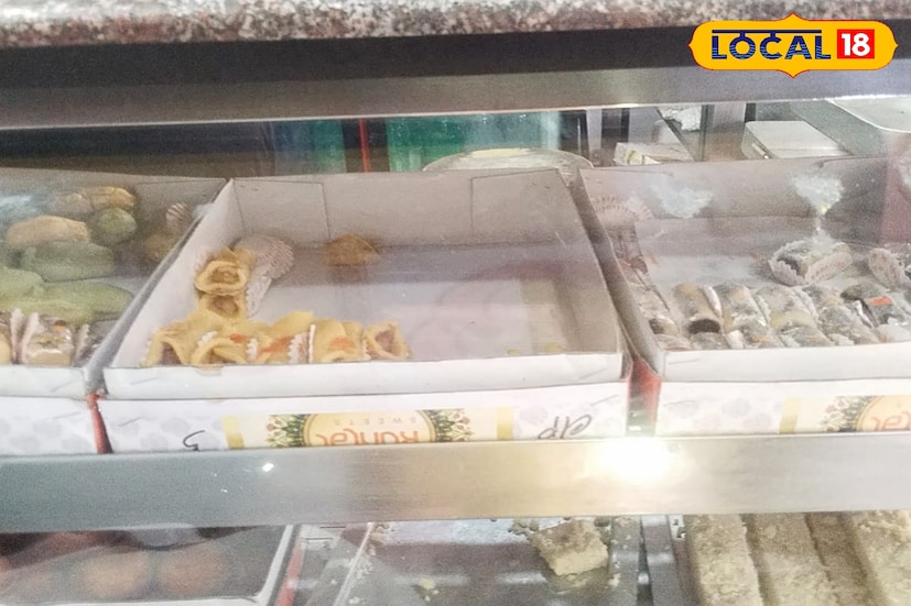 সরপুরিয়া, কাঁচাগোল্লা, জলভরার মত ট্র্যাডিশনাল মিষ্টির পাশাপাশি বাজার মাতাচ্ছে বাটার স্কচ, পাইন্যাপেল, চকোলেট সন্দেশের মত ফিউশন মিষ্টি। তবে সবকিছুকে টেক্কা দিয়েছে ঐতিহ্যের টান। মুর্শিদাবাদ জেলার ঐতিহ্য ছানার কেক এবং কালো মিষ্টির চাহিদা তুঙ্গে ।