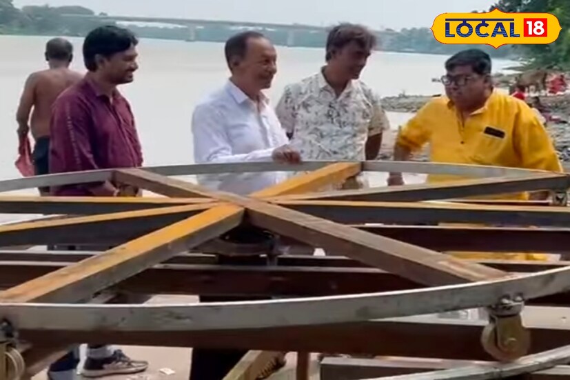 বিজয়া দশমী মানেই মন খারাপ বাঙালির। আবার অপেক্ষা এক বছরের তবু, বছরের এই শেষ দিনটায় একটুও মন খারাপ করে থাকতে রাজি নন শহরবাসী ৷ চেটেপুটে দশমীতেও আনন্দ করছেন সকলে। আবার অপেক্ষা এক বছরের তবু, বছরের এই শেষ দিনটায় একটুও মন খারাপ করে থাকতে রাজি নন মুর্শিদাবাদ জেলাবাসী৷ চেটেপুটে দশমীতেও আনন্দ করছেন সকলে।