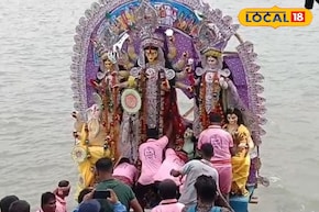 ইছামতীর বাতাসে মেশে বিজয়ার সুর, নীলকণ্ঠের ডানায় বিজয়ার গোধূলি নামে টাকির মাটিতে