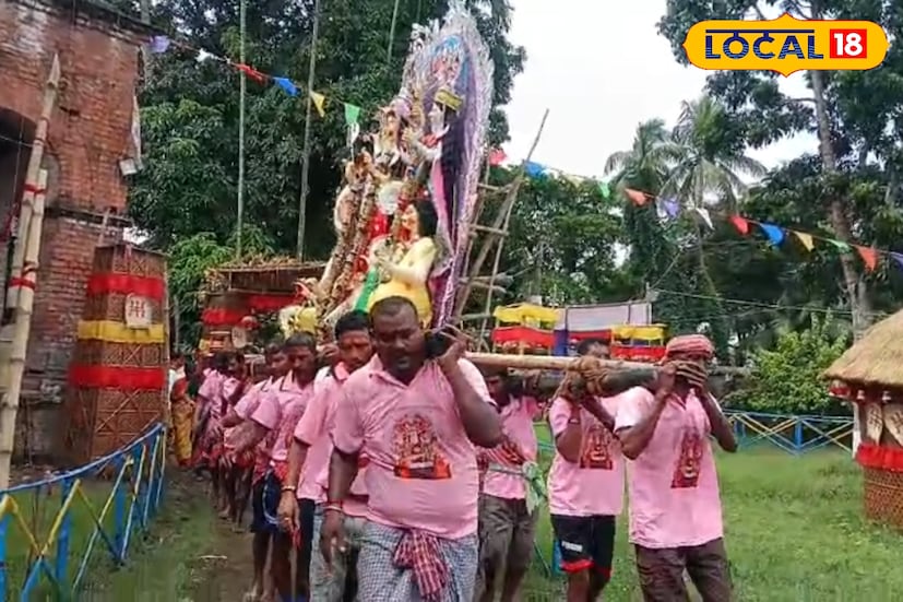 প্রশাসন সূত্রে জানা যায়, এপারের প্রতিমা ভারতীয় সীমান্তের মধ্যে বিসর্জন হয়, অন্যদিকে ওপারের প্রতিমা বাংলাদেশ সীমান্তে ভাসান হয়। এই রীতি শতাব্দীর পর শতাব্দী ধরে বজায় রয়েছে। নিরাপত্তার স্বার্থে গোটা টাকি শহরকে সিসিটিভি ক্যামেরা এবং নজরদারির চাদরে মুড়ে ফেলা হয়। ফলে ভিড় সামলাতে কোনও সমস্যা হয়নি।