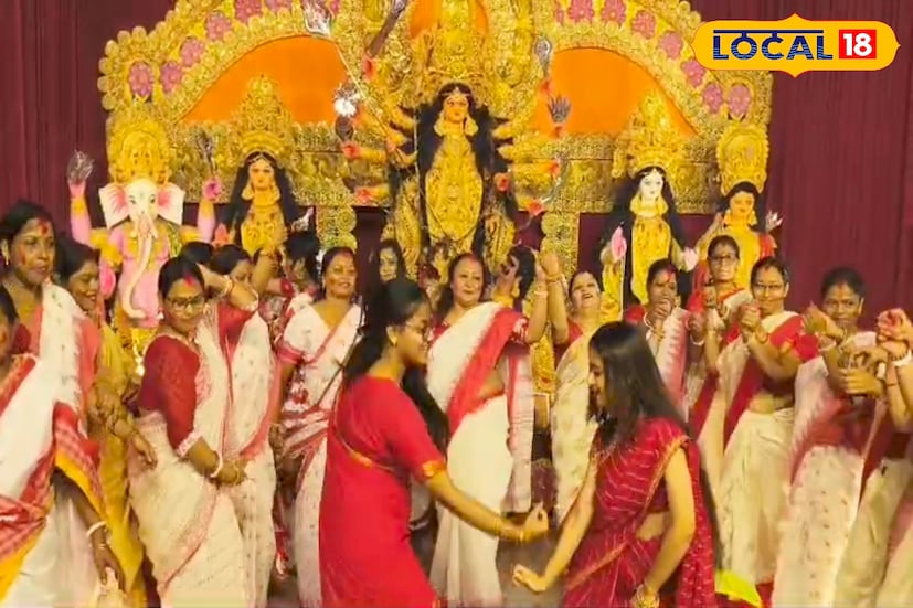 মহিলা পরিচালিত দুর্গোৎসব কমিটির সদস্য নিবেদিতা কুণ্ডু জানান, 