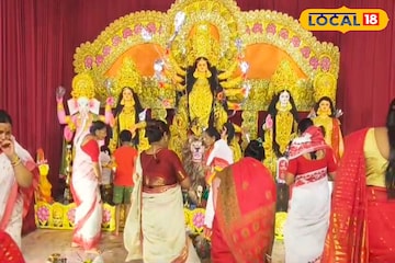 বিজয়া দশমীতে উমার বিদায়ের প্রাক মুহূর্তে মালদহে সিঁদুর খেলায় মাতলেন মহিলারা বিজয়া দশমীতে উমার বিদায়ের প্রাক মুহূর্তে মালদহে সিঁদুর খেলায় মাতলেন মহিলারা