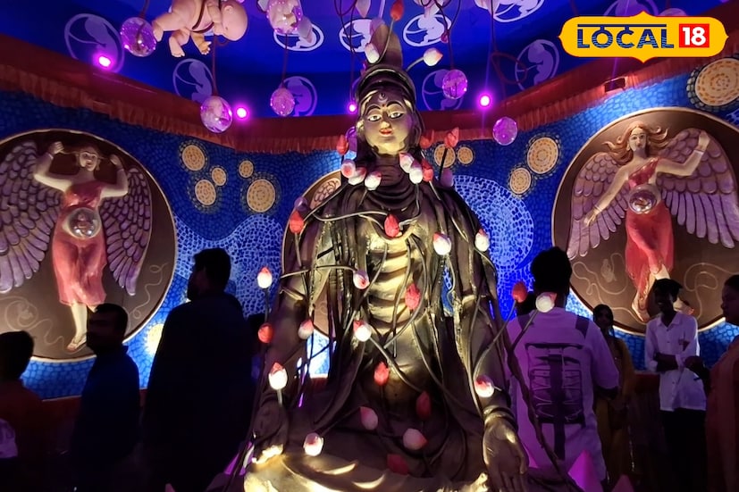 ইতি তোমার মা...প্রতিটি সন্তানের কাছে তাঁর জন্মদাত্রী মায়ের লেখা এক নীরব চিঠি। যে চিঠিতে নেই কোনো অভিযোগ, আছে শুধু অপার স্নেহ আর অব্যক্ত বেদনা।​'মা' এই অক্ষরের মাঝে লুকিয়ে আছে সীমাহীন ত্যাগ, নিঃস্বার্থ ভালোবাসা আর অফুরন্ত মমতার আধার। (চিত্র ও তথ্য সূত্র: সায়নী সরকার)