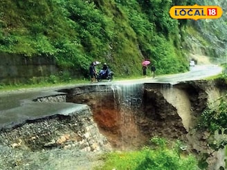 দশমীর দিনে ভোগান্তি, টানা বৃষ্টি ও ধসে উত্তর সিকিমে রাস্তা বন্ধ