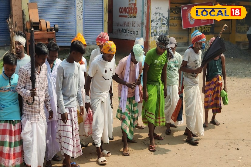 যখন জেলার প্রতিটি পুজোমণ্ডপে চলছে আনন্দ-উল্লাস, তখন বাবুইজোড় গ্রামে ভিন্ন আবেগে ভেসে উঠল শোকের উৎসব। ‘দাসাই পরব’ তাঁদের কাছে কেবল উৎসব নয়, বরং নিজস্ব সংস্কৃতি, বিশ্বাস ও অস্তিত্ব রক্ষার প্রতীক। ছবি ও তথ্য: সুদীপ্ত গড়াই