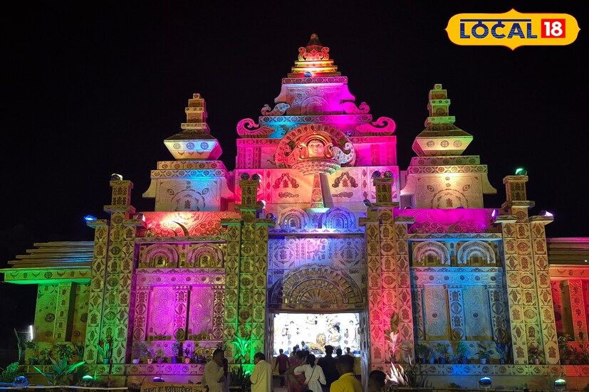 শিলদা শিব শক্তি সংঘের ৩৫ বর্ষে চিনের একটি হিন্দু মন্দিরের আদলে পুজো মণ্ডপ তৈরি করা হয়েছে। এই প্যান্ডেল দেখার জন্য দর্শনার্থীরা ভিড় জমাচ্ছেন। বৃষ্টিস্নাত দশমীতেও মণ্ডপে জনতার ঢল।