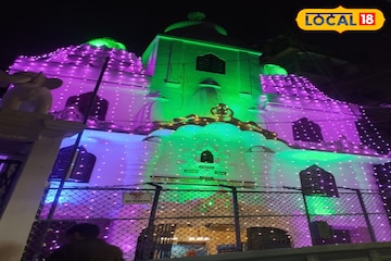 বিদায়বেলায় টয় ট্রেন চেপে পাহাড় ঘুরলেন মা! কৈলাসের পথে পাড়ি উমার বিদায়বেলায় টয় ট্রেন চেপে পাহাড় ঘুরলেন মা! কৈলাসের পথে পাড়ি উমার