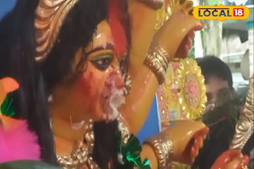 জেলার অন্যতম প্রাচীন পুজো! বিদায়বেলায় বুড়ো মা-কে বরণ করতে হাজার হাজার মানুষের ভিড় জেলার অন্যতম প্রাচীন পুজো! বিদায়বেলায় বুড়ো মা-কে বরণ করতে হাজার হাজার মানুষের ভিড়