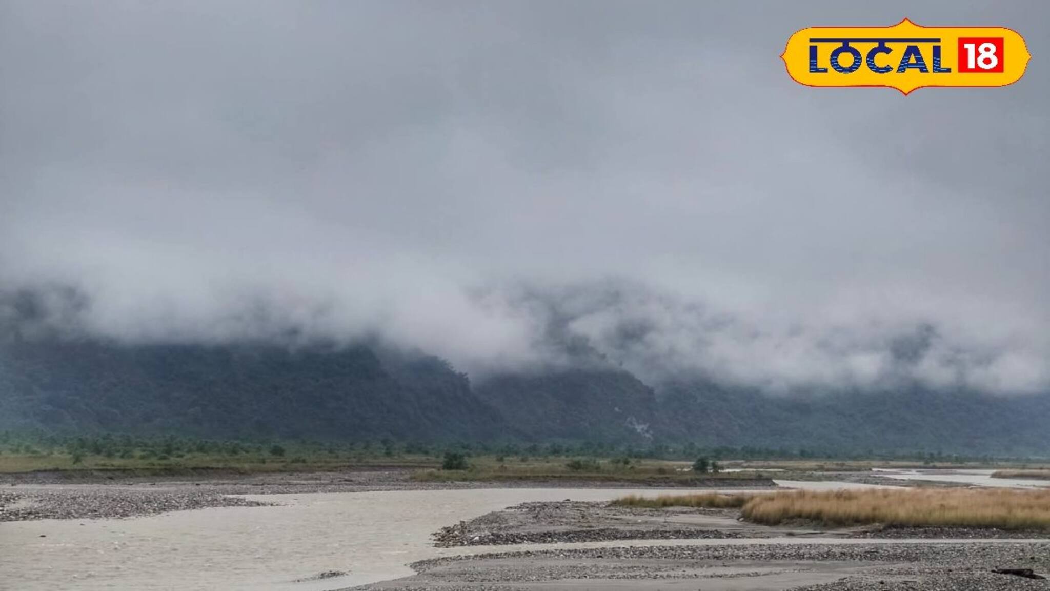 ভারী থেকে অতিভারী বৃষ্টিপাতের সম্ভাবনা, দুই জেলা কাঁপাবে ঝড়জল,লাল সতর্কতা আবহাওয়া দফতরের
