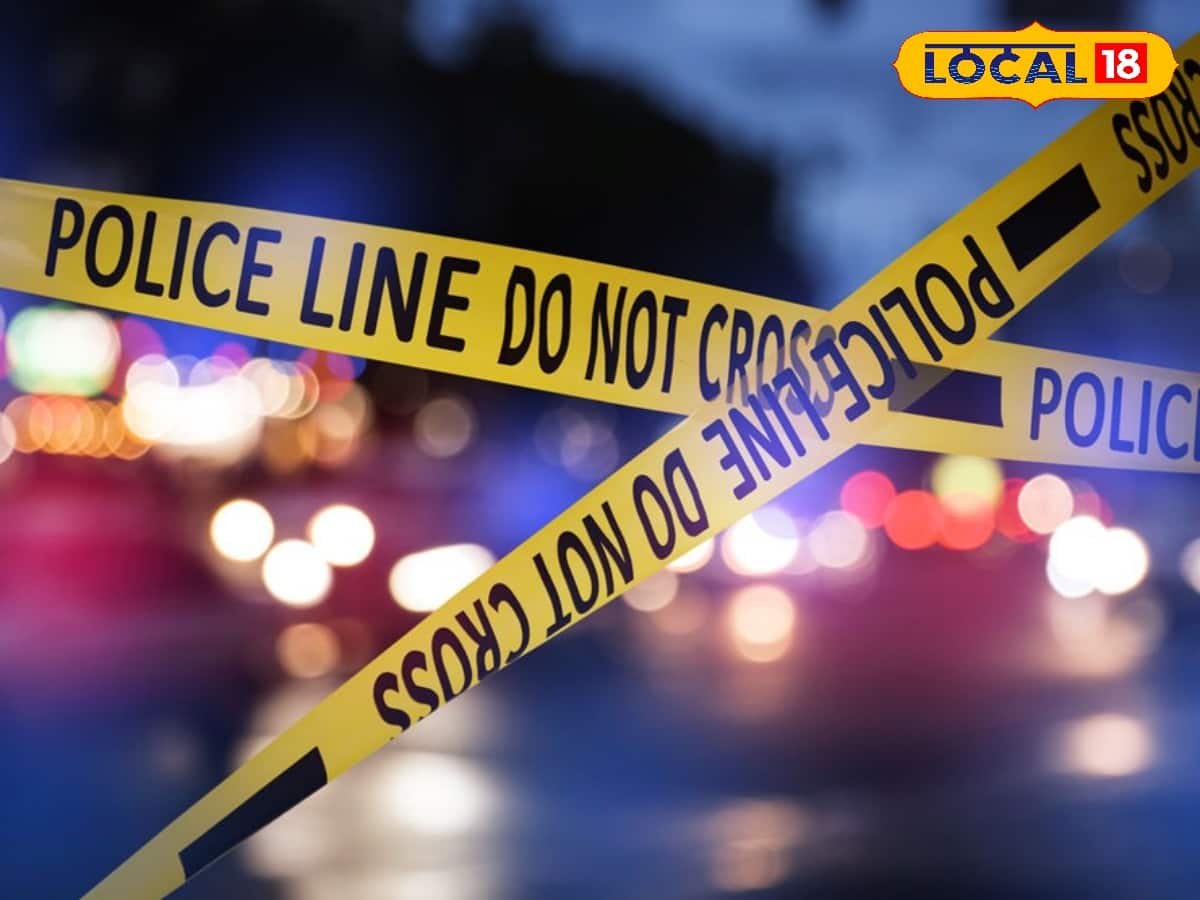 পুলিশ সূত্রে জানা গিয়েছে, অলোক সিং এবং অভিযুক্ত ওমকার শিন্দে একই লোকাল ট্রেনে যাত্রা করছিলেন। মালাড স্টেশনে পৌঁছনোর আগে ভিড়ঠাসা কামরায় ওঠানামা নিয়ে দু’জনের মধ্যে বচসা শুরু হয়। কে আগে নামবে বা উঠবে—এই নিয়েই তর্কাতর্কি, যা মুম্বইয়ের লোকালে প্রায় প্রতিদিনের ঘটনা।