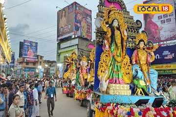 মহিলা ঢাকির বাজনায় কাঁপল বারাসাত! কার্নিভালের রাস্তা যেন উৎসবের জনসমুদ্র মহিলা ঢাকির বাজনায় কাঁপল বারাসাত! কার্নিভালের রাস্তা যেন উৎসবের জনসমুদ্র