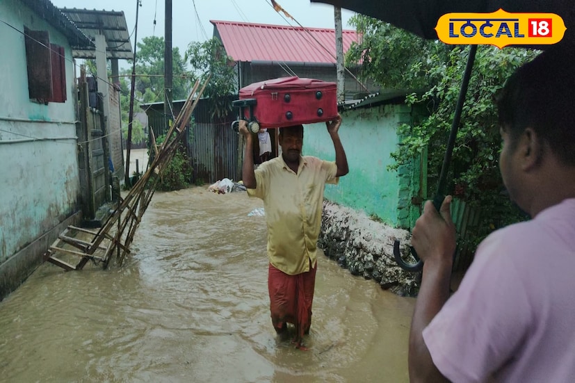 আবহাওয়া দফতরের পূর্বাভাস মতোই শনিবার গভীর রাত থেকে শুরু হয়েছে ভারী বৃষ্টি উত্তরবঙ্গের জলপাইগুড়ি, আলিপুরদুয়ার ও দার্জিলিঙে। তিন জেলায় জারি রয়েছে লাল সতর্কতা। লাগাতার বৃষ্টির প্রভাবে ডুয়ার্স অঞ্চলে দেখা দিয়েছে বন্যা পরিস্থিতি। 