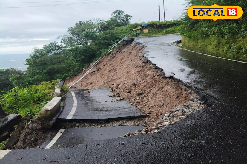 টানা বৃষ্টির ফলে দার্জিলিং-শিলিগুড়ি রোড (হিলকার্ট রোড)-এ দিলারাম ও হইসটেল খোলা (কার্শিয়াং) এলাকায় বড় ধস নেমেছে। অন্যদিকে, রোহিনী রোডের অবস্থাও ভয়াবহ, একাধিক জায়গায় গাড়ি চলাচল সম্পূর্ণ বন্ধ। ছবি ও তথ্য : ঋত্বিক ভট্টাচার্য