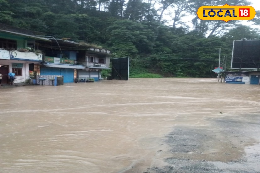 জরুরি পরিষেবা, পর্যটক এবং স্থানীয় বাসিন্দাদের ঘরের ভিতরে থাকার পরামর্শ দেওয়া হয়েছে। আবহাওয়া দফতরের পূর্বাভাস, আগামী ২৪ ঘণ্টায়ও পাহাড়ে বৃষ্টির তীব্রতা অব্যাহত থাকতে পারে। ছবি ও তথ্য : ঋত্বিক ভট্টাচার্য