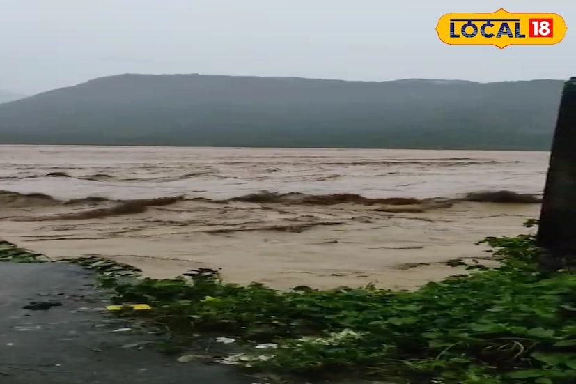 *ভারী বৃষ্টির কারণে আগামীকাল শিলিগুড়ি, দার্জিলিং, কালিম্পংয়ের মতো এলাকাগুলিতে ভূমিধসের আশঙ্কা তৈরি হয়েছে। সমস্ত পর্যটন স্থান বন্ধ রাখা হয়েছে।প্রশাসনের পক্ষ থেকে ফ্লাড সেন্টার খোলা হয়েছে।