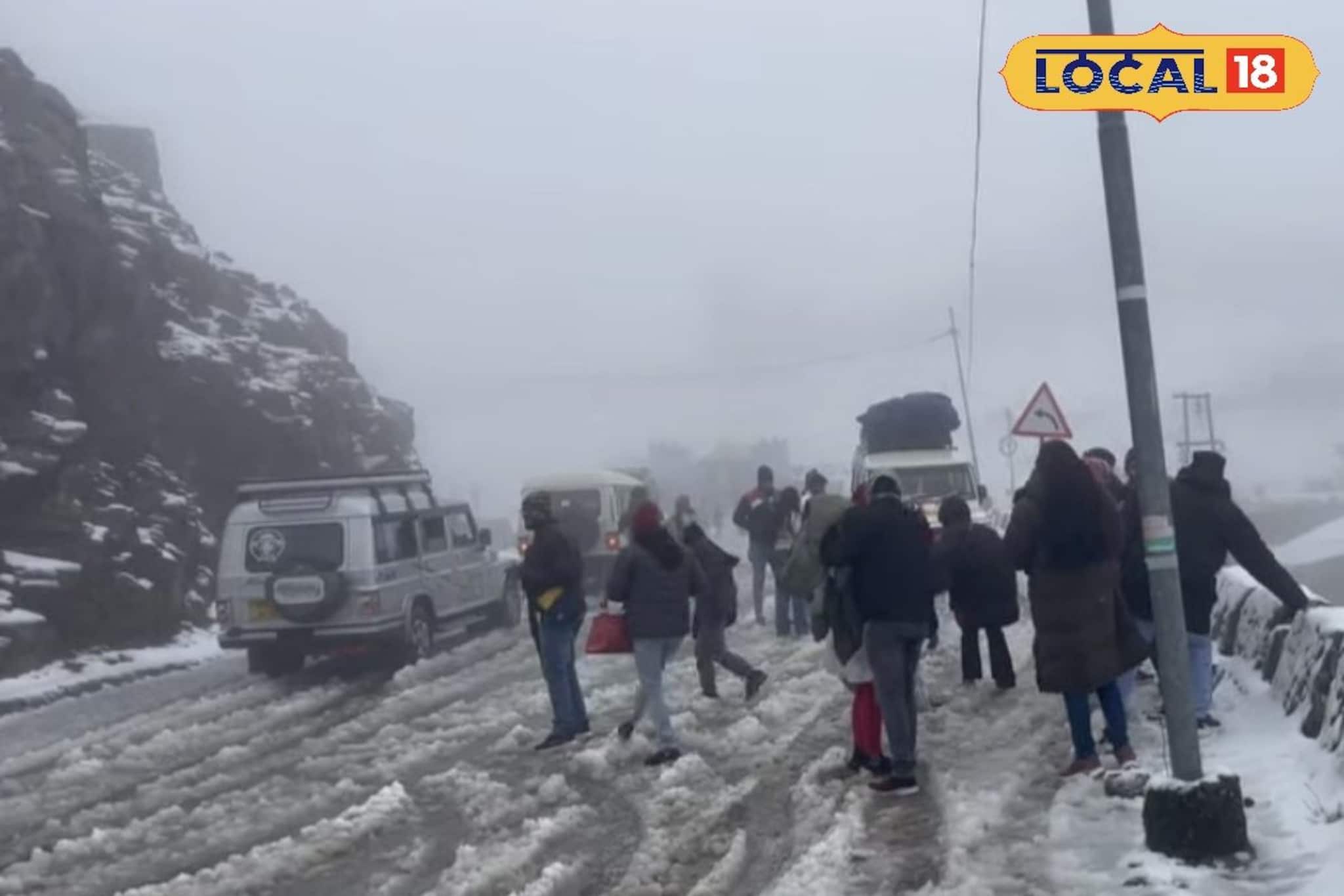 Sikkim Snowfall: তুমুল বিপর্যয়ে বিপদে উত্তরবঙ্গ! উল্টো ছবি সিকিমে! মরশুমের প্রথম তুষারপাত নাথুলায়, বরফের চাদরে ঢাকল উত্তর সিকিম