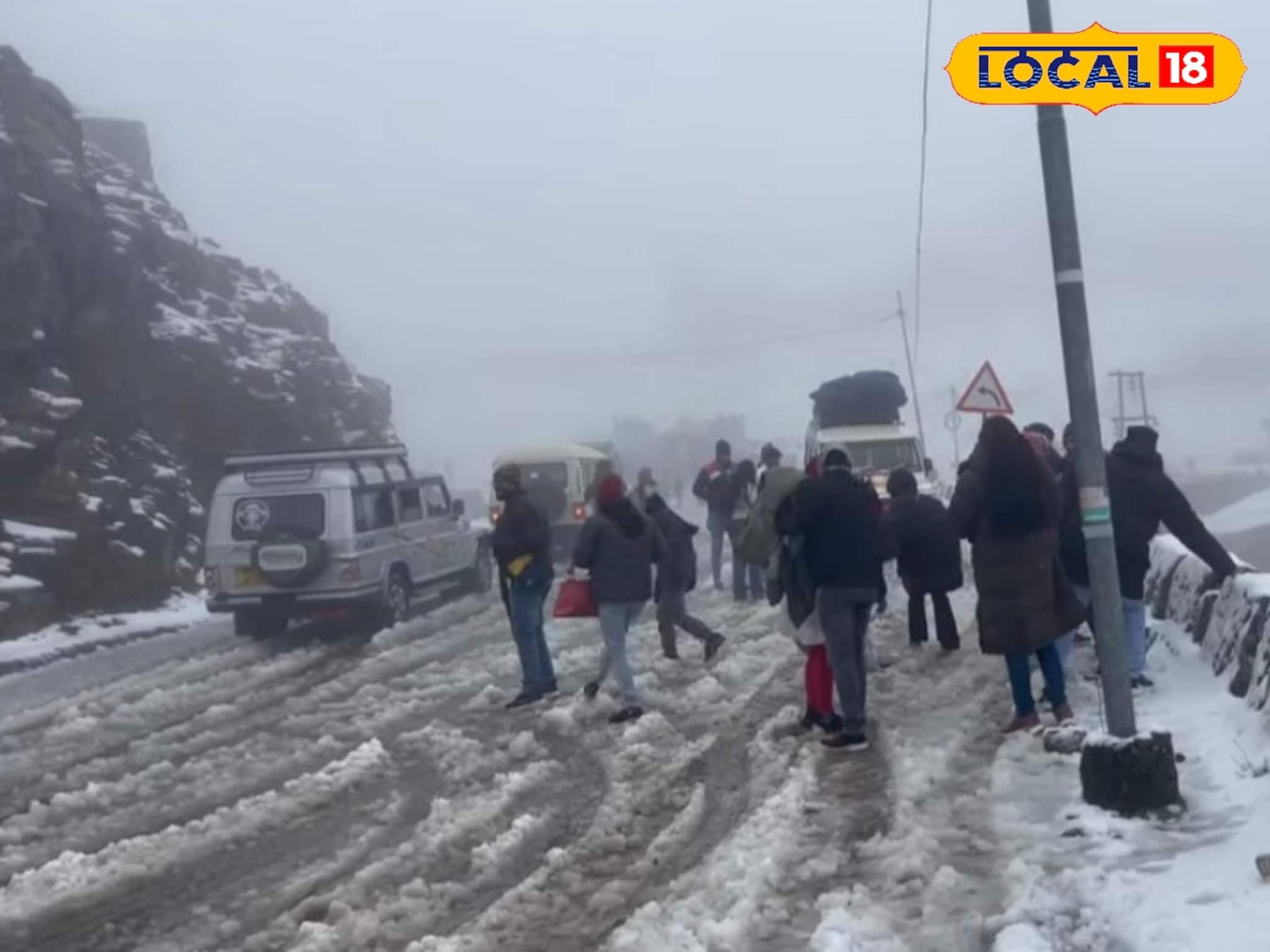 Sikkim Snowfall: তুমুল বিপর্যয়ে বিপদে উত্তরবঙ্গ! উল্টো ছবি সিকিমে! মরশুমের প্রথম তুষারপাত নাথুলায়, বরফের চাদরে ঢাকল উত্তর সিকিম