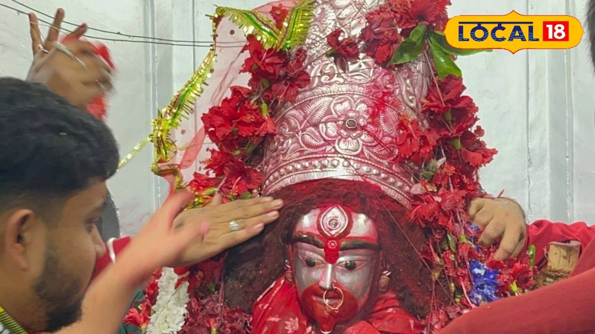 গর্ভগৃহে নয়, আজ বিশ্রাম মঞ্চে রাজবেশ পরিয়ে পুজো করা হবে মা তারার, দর্শন করুন এই শুভ লগ্ন