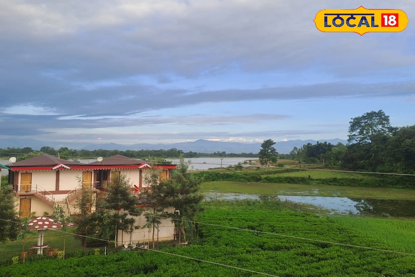একদিকে প্রাকৃতিক দুর্যোগ, অন্যদিকে মন ভাল করা এক দৃশ্য। উত্তরবঙ্গের জলপাইগুড়ি ও আলিপুরদুয়ারে টানা বৃষ্টি ও বন্যার ফলে জনজীবন বিপর্যস্ত হলেও, সেই দুর্যোগের মাঝেই উঁকি দিল ঘুমন্ত কাঞ্চনজঙ্ঘা। 