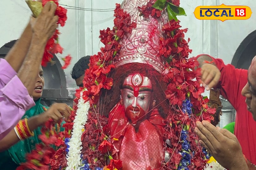 এর পাশাপাশি তিনি আরও জানান কোনোভাবেই ভুল করেও লোহার সামগ্রী ব্যবহার না করা, মা লক্ষ্মীকে সাদা ফুল অর্পণ না করা, মন্ত্রপাঠের মাধ্যমে আরাধনা করা, এবং সঠিক সামগ্রী, যেমন পদ্মফুল, নারকেল, এবং ক্ষীর নিবেদন করা উচিত,আপনি চাইলে পাঁচ রকম মিষ্টি দিয়েও পুজো করতে পারেন।