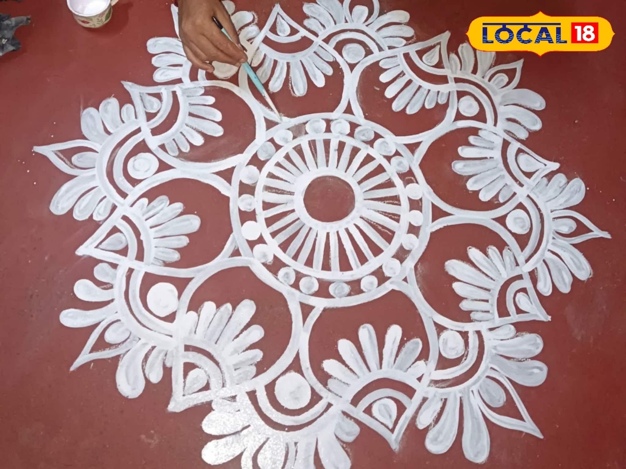 কোজাগরী লক্ষ্মীপুজোয় ঘরে কেমন আলপনায় সুখ-সমৃদ্ধি ভরে ওঠে? দেখে নিন নকশা