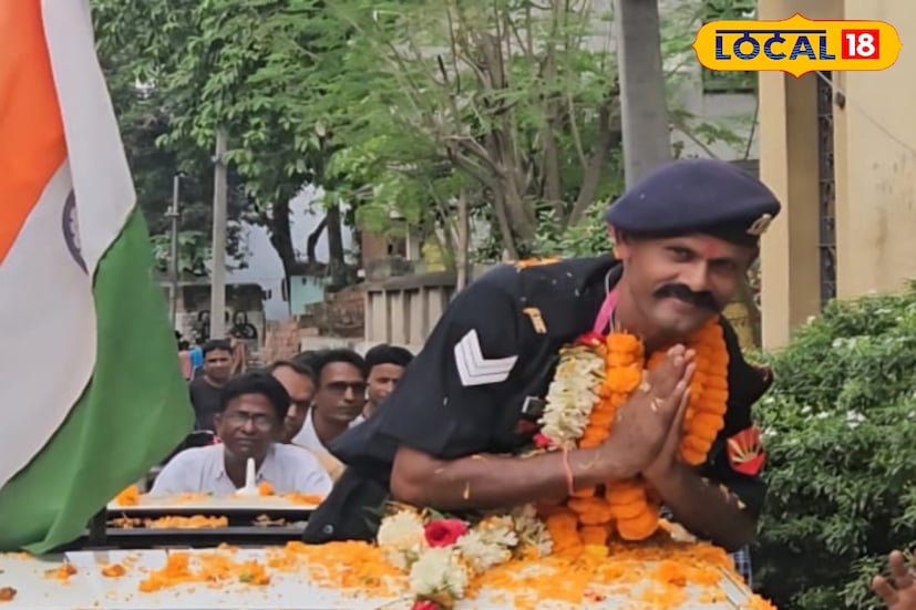 প্রত্যন্ত গ্রামের এক চাষি পরিবারের ছেলে মন্টু, ছোট থেকে স্বপ্ন দেখতেন ভারত মায়ের সেবা করার। সেই স্বপ্নকে সত্যি করে সেনাবাহিনীতে যোগ দিয়ে দেশ সেবার কাজে নেমেছিলেন মন্টু মণ্ডল। ৩০ সেপ্টেম্বর তার কর্মজীবন শেষ করে। বাড়ি ফিরলেন তিনি সোমবার।