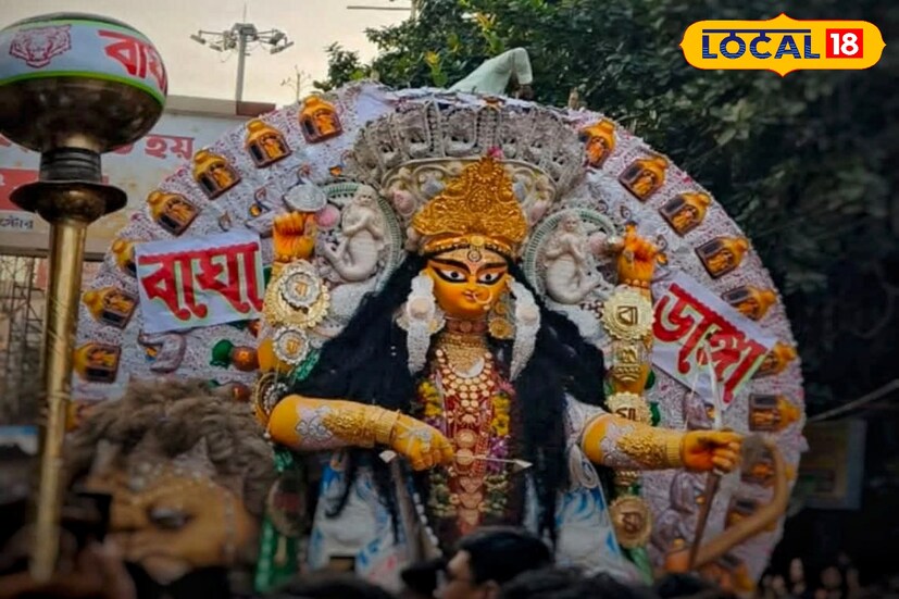 নদিয়ার কৃষ্ণনগর জগৎ বিখ্যাত জগদ্ধাত্রী পুজোর জন্য, তাই শারদীয়া দুর্গোৎসরের রেস কাটতে না কাটতেই এবার কৃষ্ণনগর জুড়ে জগদ্ধাত্রী পুজোর উন্মাদনা শুরু।