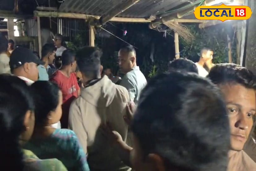 পরিবার সূত্রে জানা যায়, প্রবল বৃষ্টির কারণে মাঝরাতে হঠাৎ ধস নামে। মুহূর্তের মধ্যেই মাটি চাপা পড়ে যায় তাদের বসতঘর। উদ্ধারকারীরা সকালে দেহটি উদ্ধার করে। ঘটনাস্থলে পৌঁছে প্রশাসনের পক্ষ থেকে সহায়তা শুরু হয়। ছবি ও তথ্য : ঋত্বিক ভট্টাচার্য