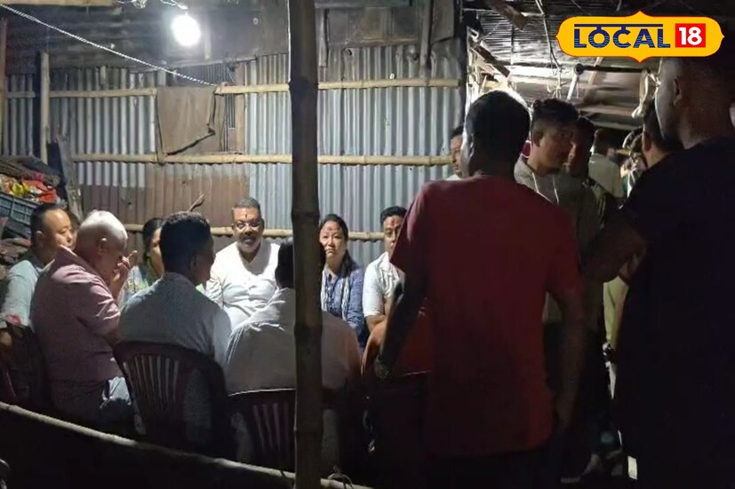 ছোট্ট আয়ুশির মৃত্যুতে স্তব্ধ শিলিগুড়ি ও মিরিক — উত্তরবঙ্গের চলমান প্রাকৃতিক বিপর্যয়ের এই দৃশ্য যেন সবচেয়ে হৃদয়বিদারক প্রতিচ্ছবি। ছবি ও তথ্য : ঋত্বিক ভট্টাচার্য